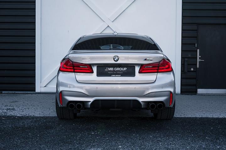 Gul BMW M5 fra 2018
