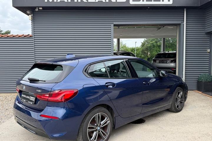 Blå BMW 118i fra 2020