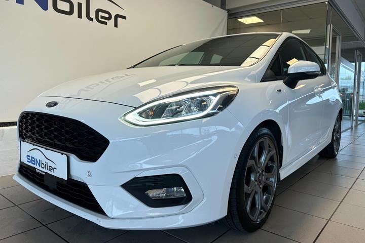 Hvid Ford Fiesta fra 2021