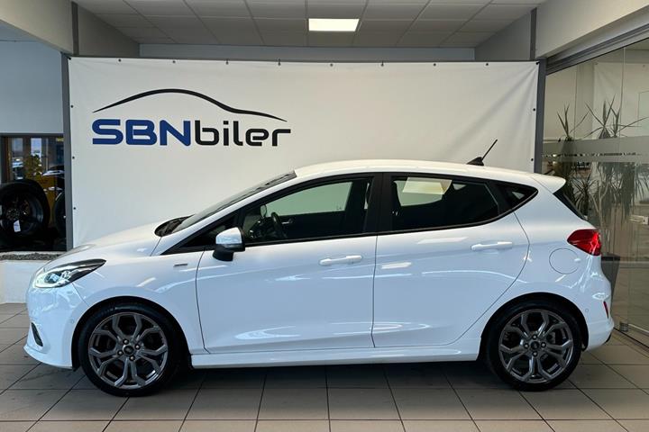 Hvid Ford Fiesta fra 2021