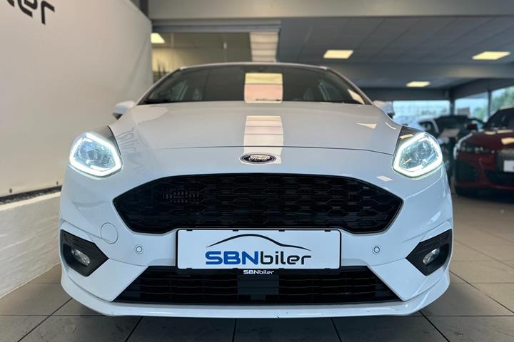 Hvid Ford Fiesta fra 2021