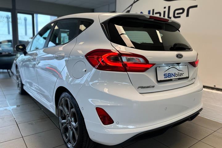 Hvid Ford Fiesta fra 2021