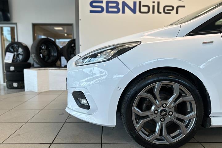 Hvid Ford Fiesta fra 2021