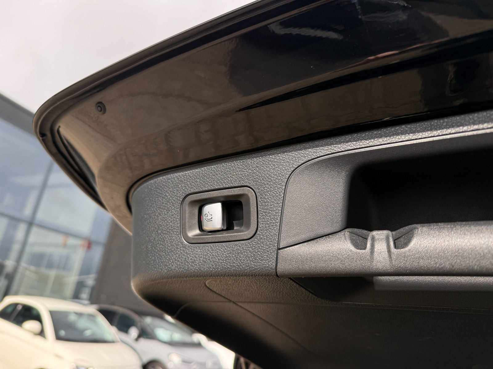 Sort Mercedes EQC400 fra 2021