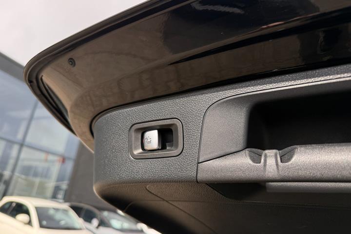 Sort Mercedes EQC400 fra 2021