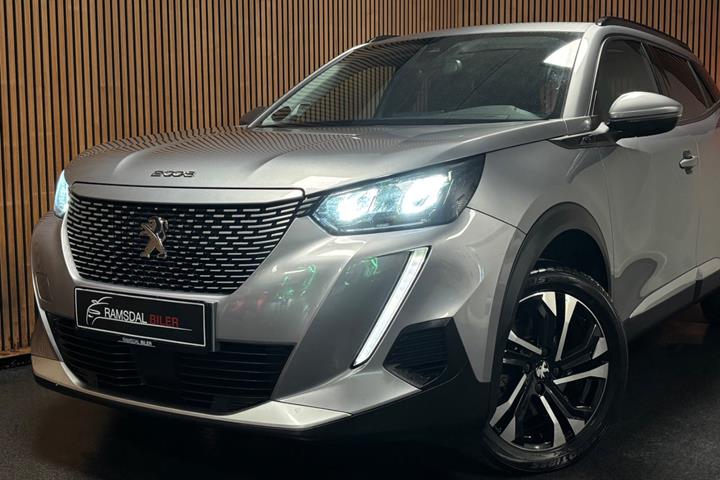 Grå Peugeot e-2008 fra 2021