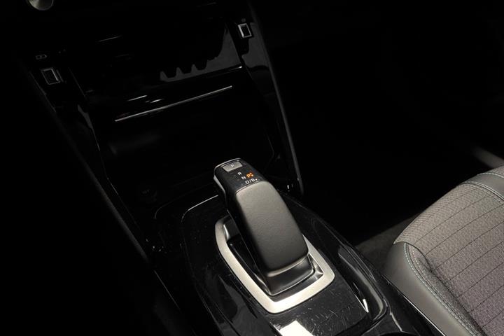 Grå Peugeot e-2008 fra 2021