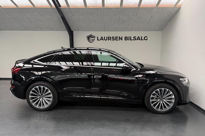 Sort Audi e-tron fra 2021