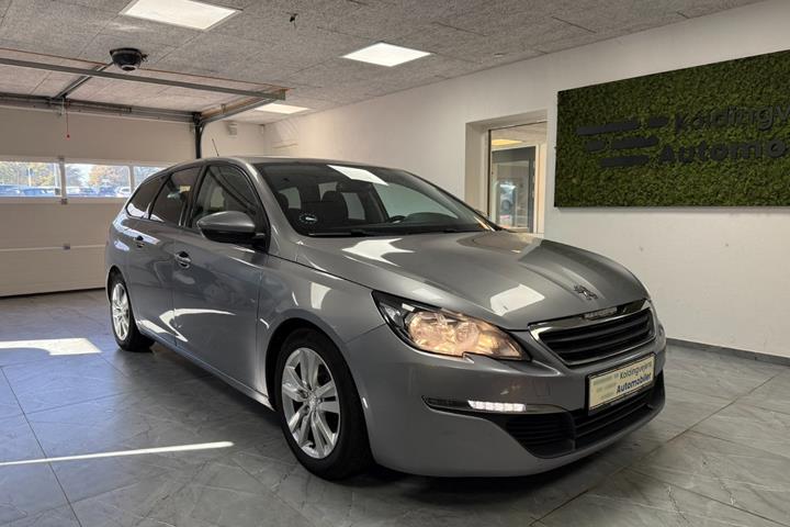 undefined Peugeot 308 fra 2017 set udefra