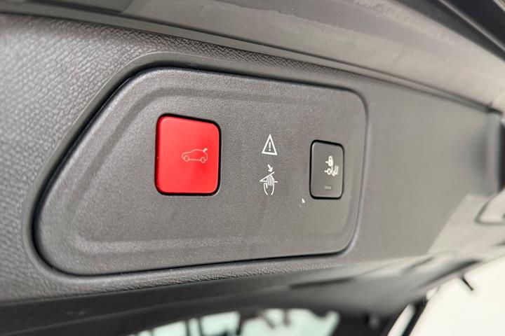 Grå Peugeot 3008 fra 2019