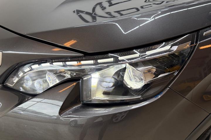 Grå Peugeot 3008 fra 2019