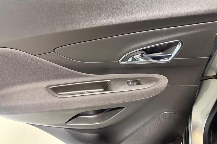 Grå Opel Mokka fra 2014