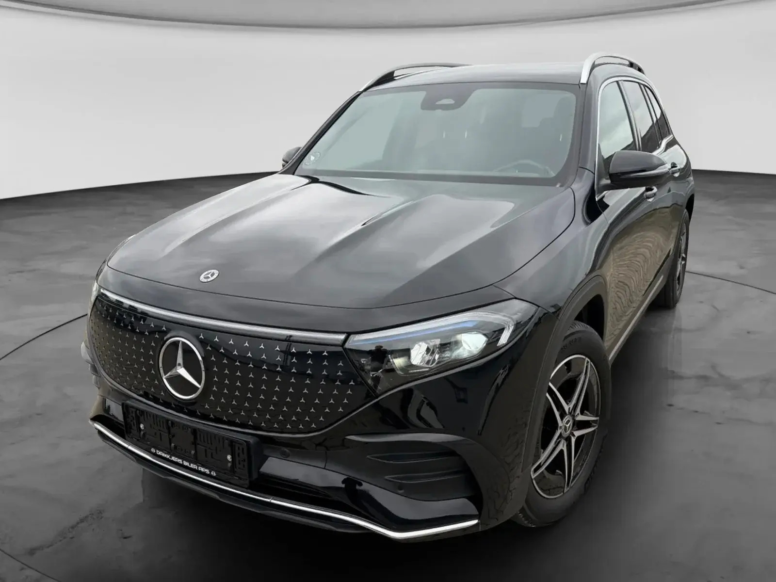 Sort Mercedes EQB250 fra 2024