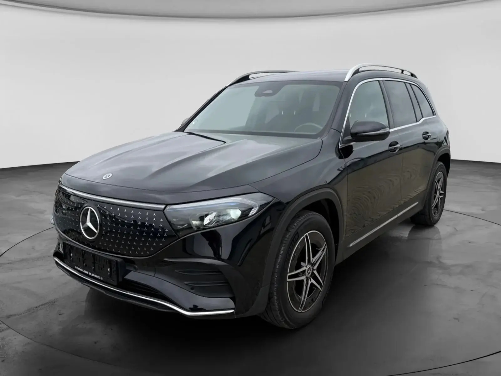 Sort Mercedes EQB250 fra 2024