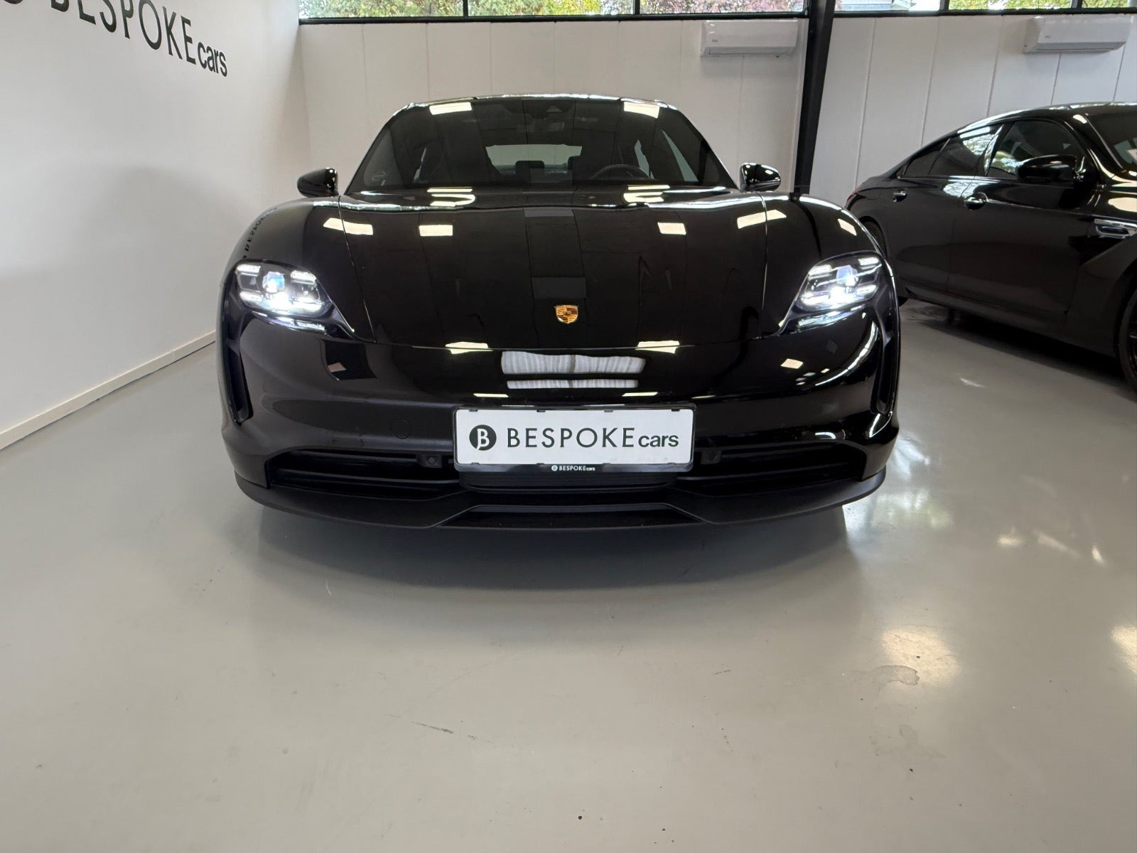 Sort Porsche Taycan fra 2022