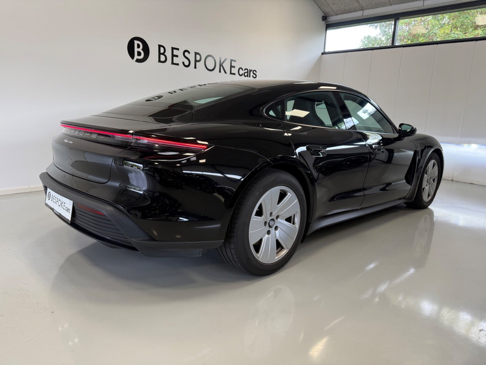 Sort Porsche Taycan fra 2022