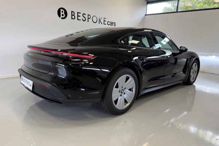 Sort Porsche Taycan fra 2022