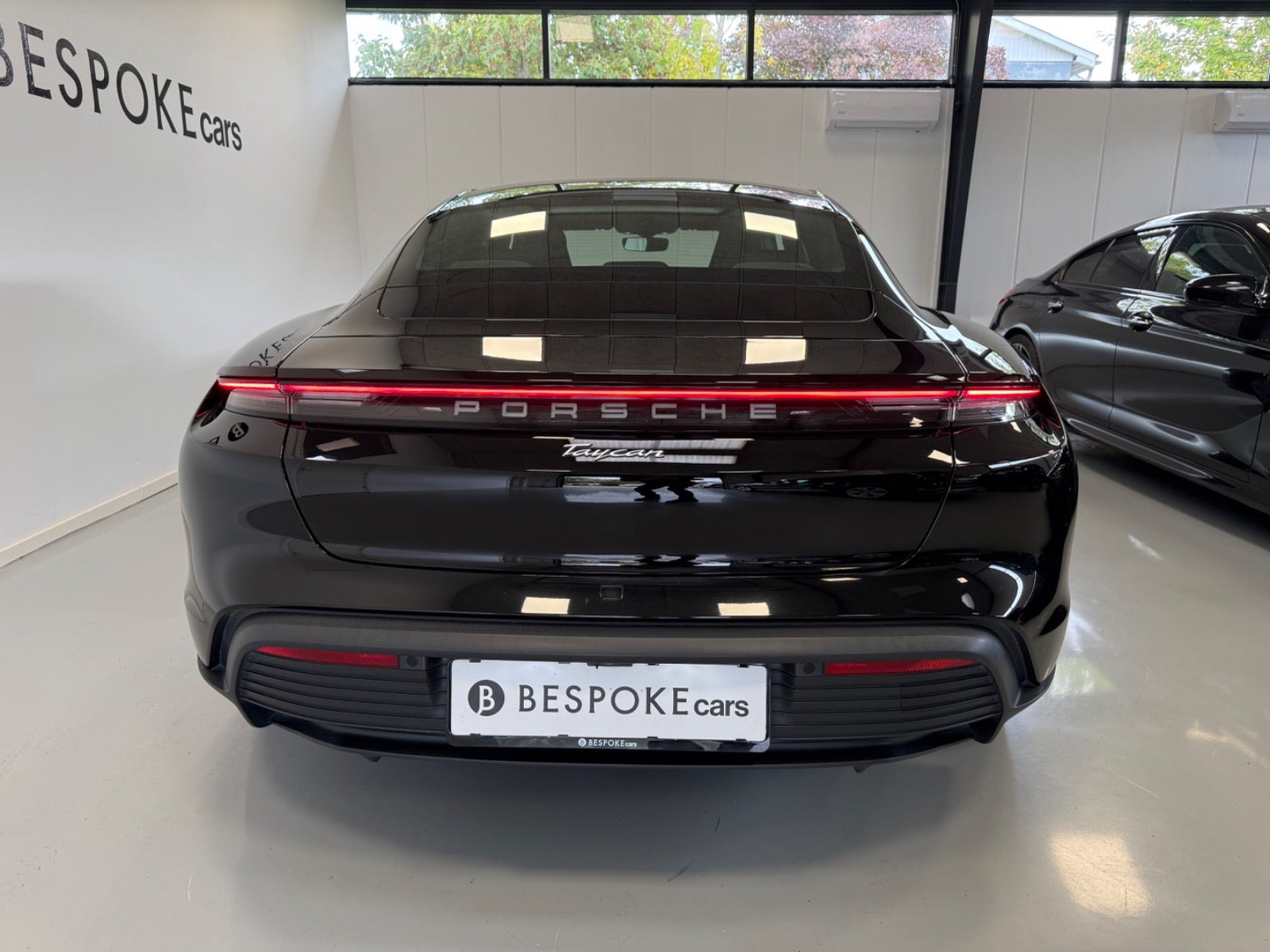 Sort Porsche Taycan fra 2022