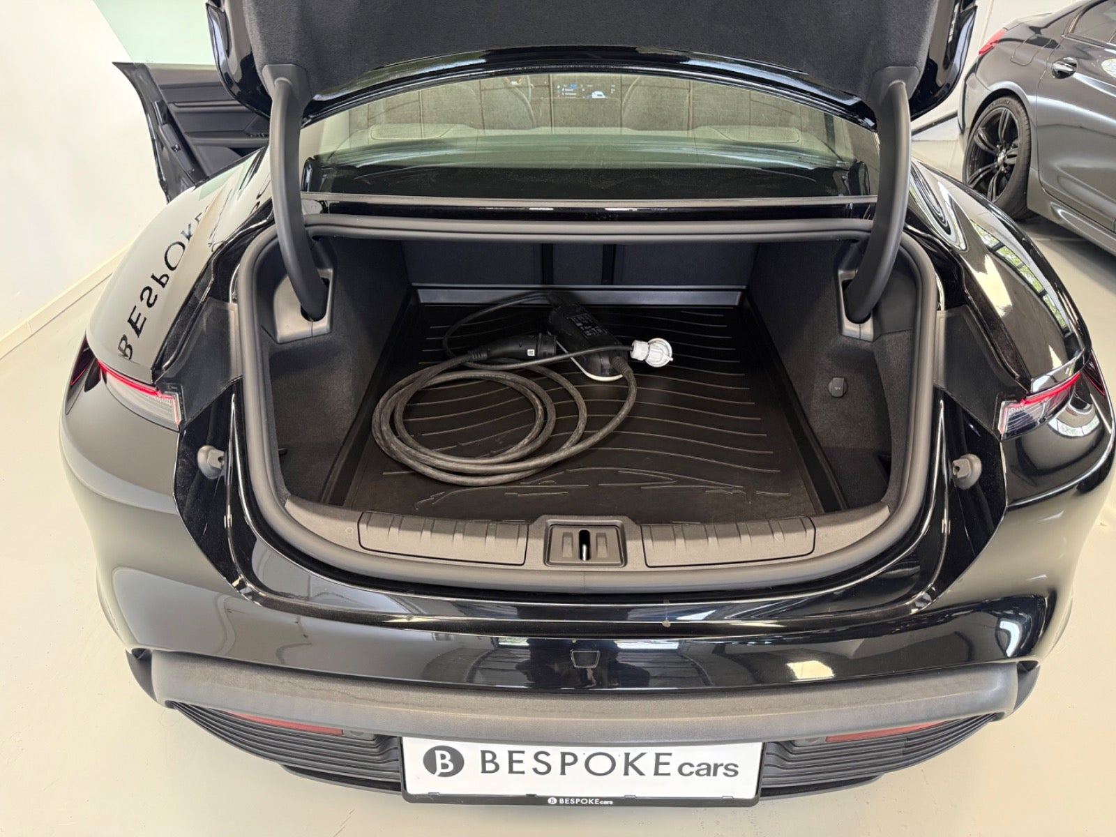 Sort Porsche Taycan fra 2022