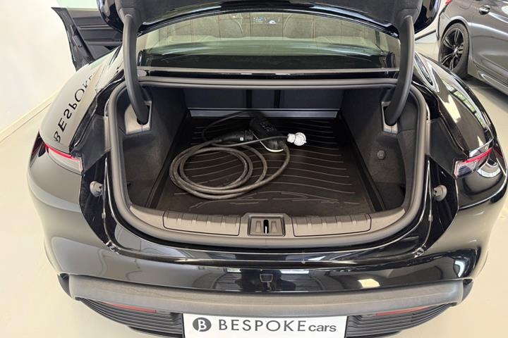 Sort Porsche Taycan fra 2022