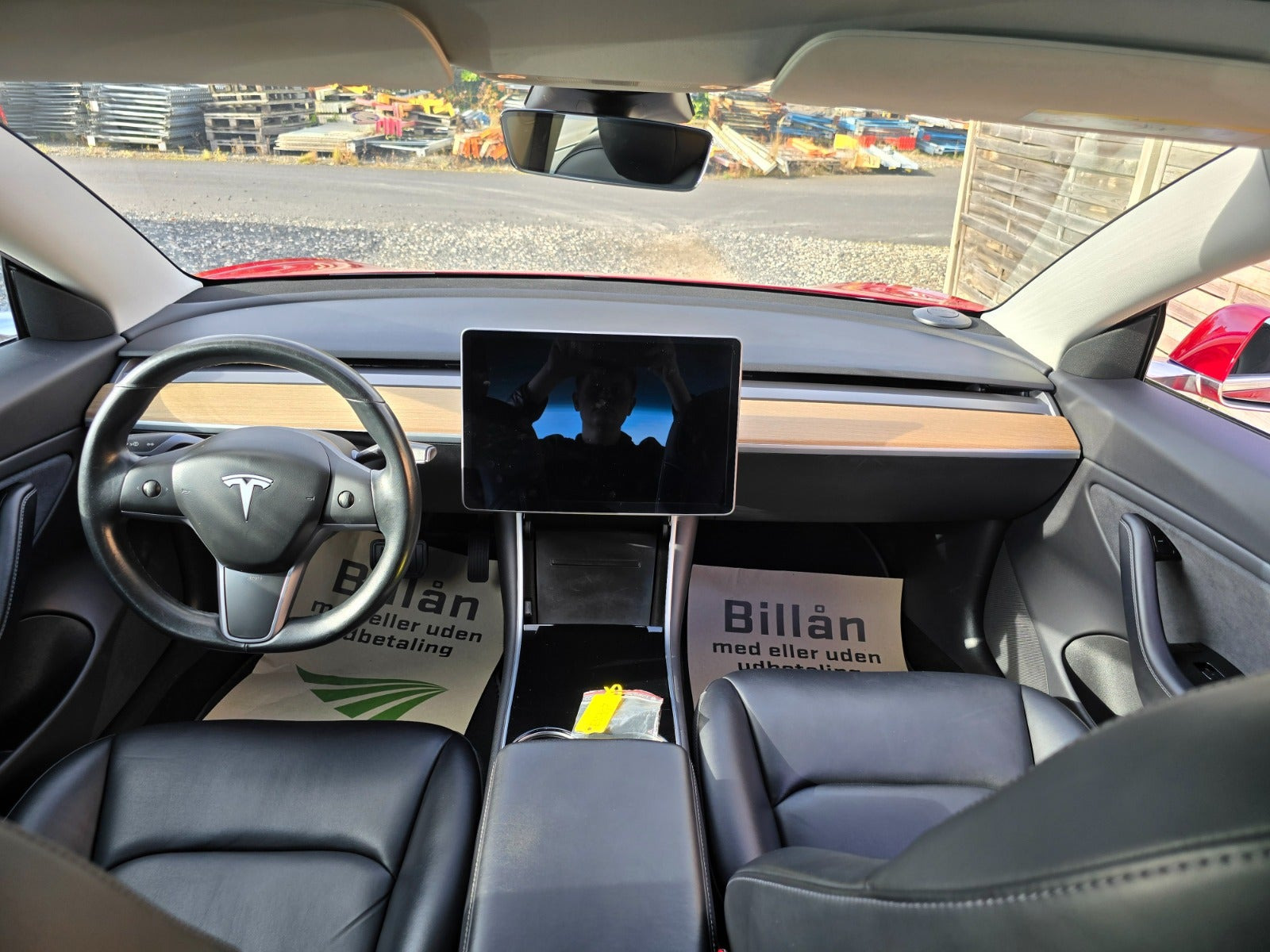 Rød Tesla Model 3 fra 2019