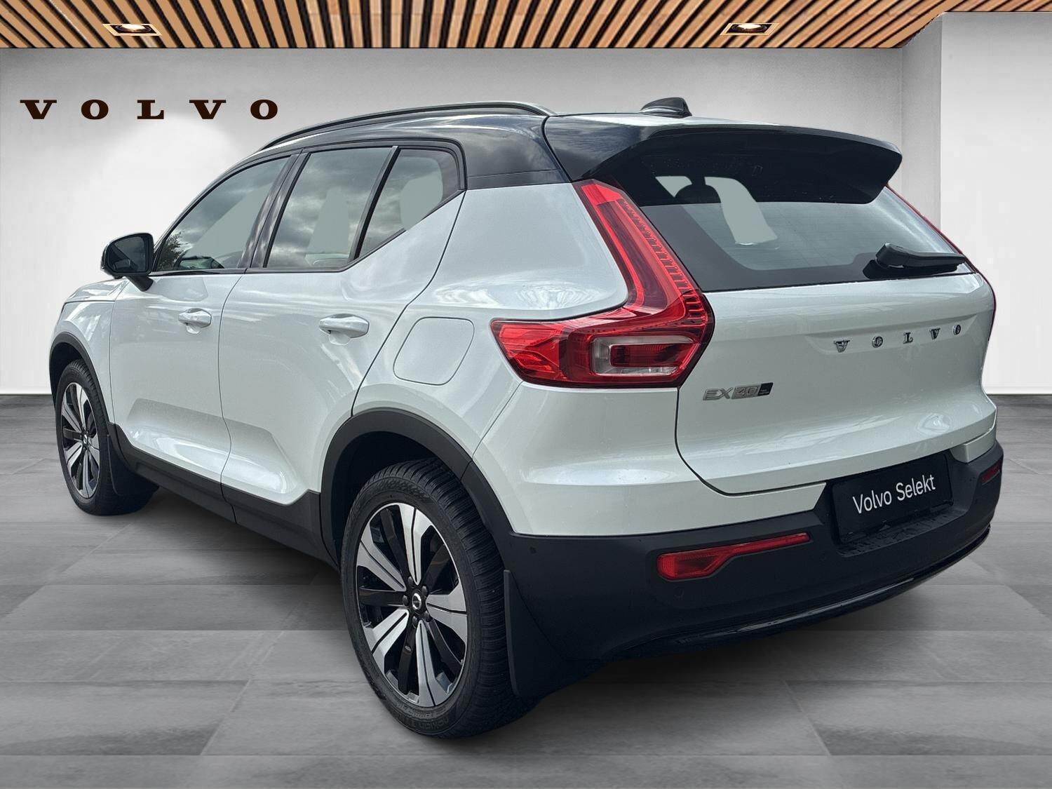 Hvid Volvo EX40 fra 2026