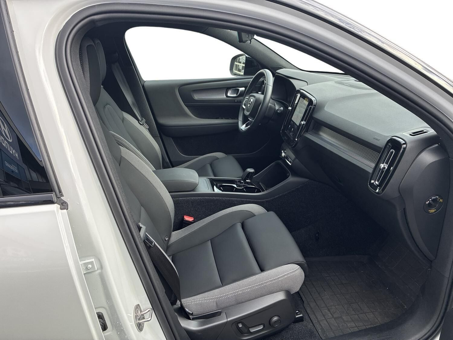 Hvid Volvo EX40 fra 2026