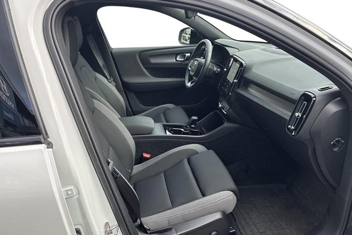 Hvid Volvo EX40 fra 2026