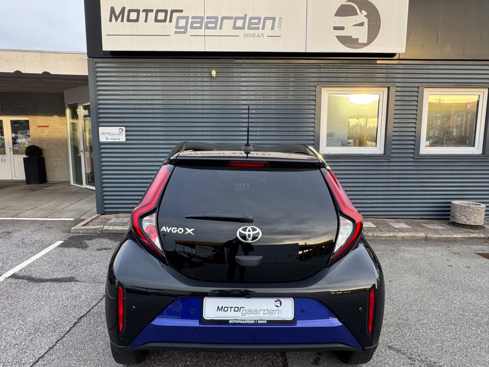 Blå Toyota Aygo X fra 2024