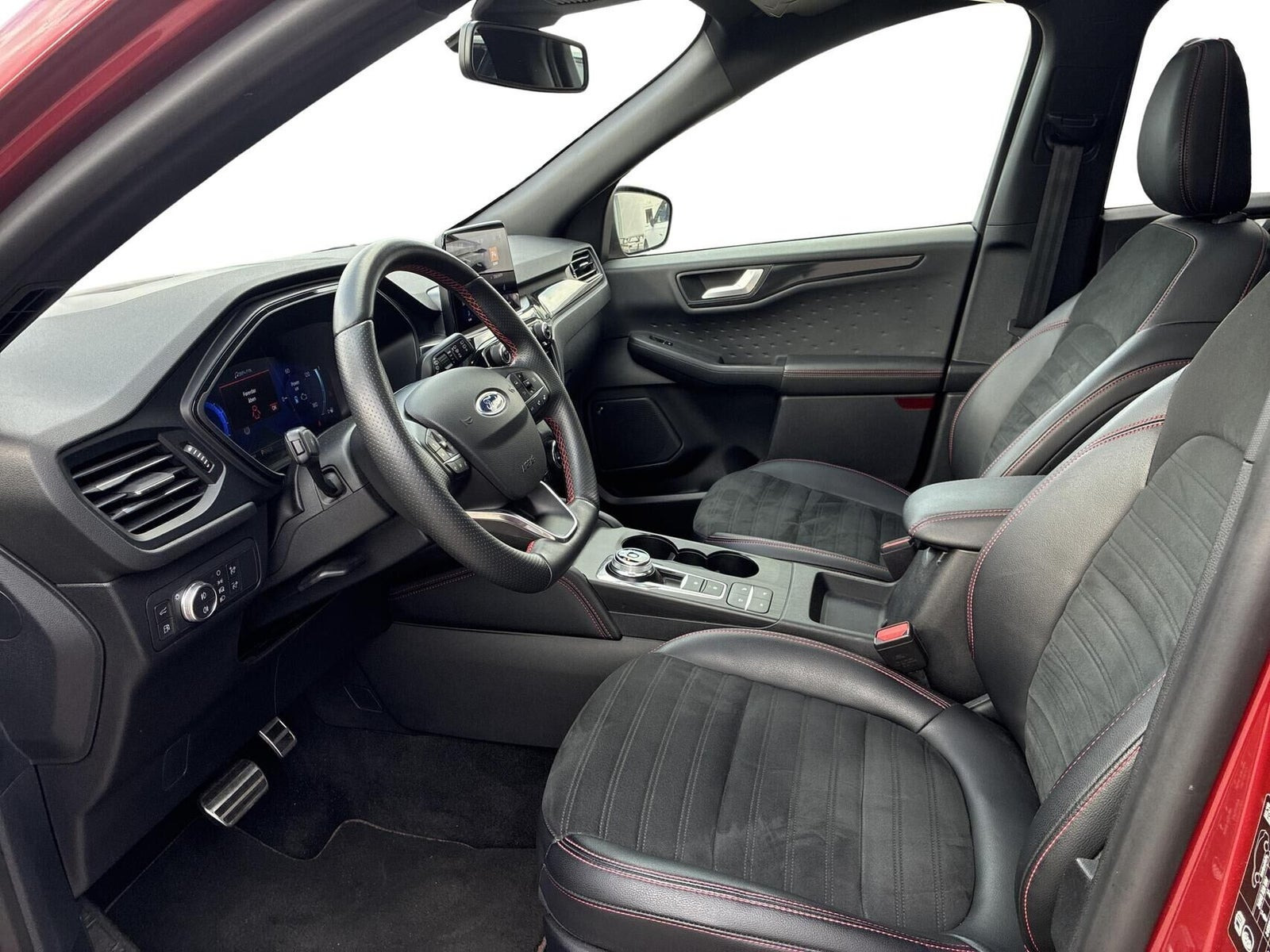 Rød Ford Kuga fra 2020