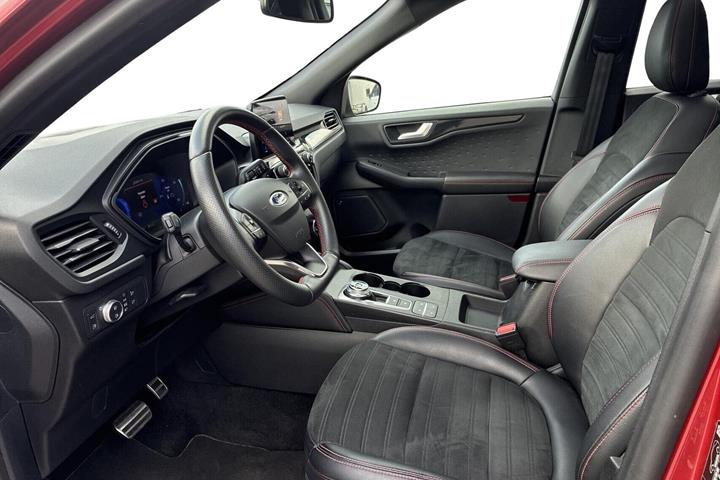 Rød Ford Kuga fra 2020