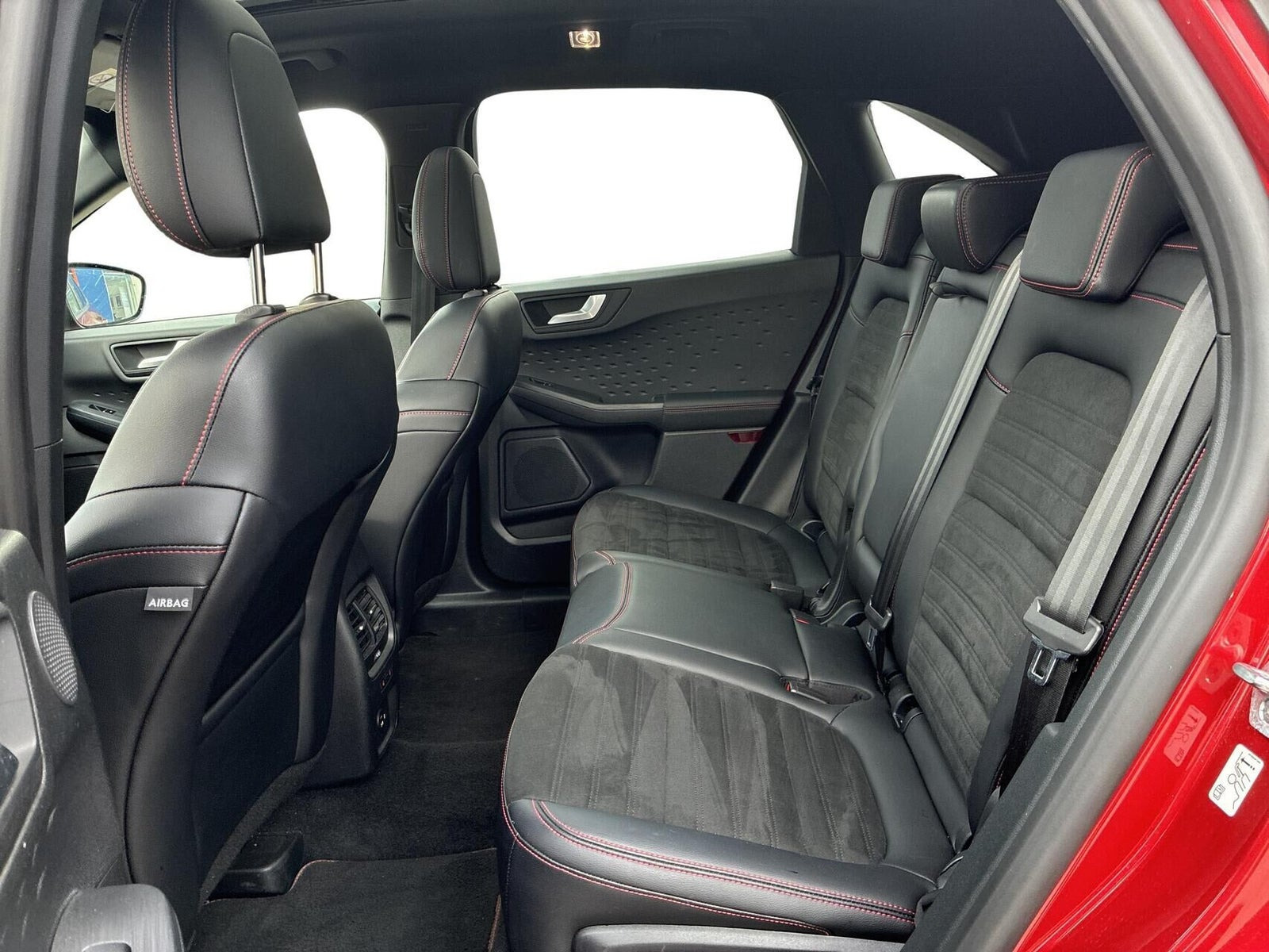 Rød Ford Kuga fra 2020