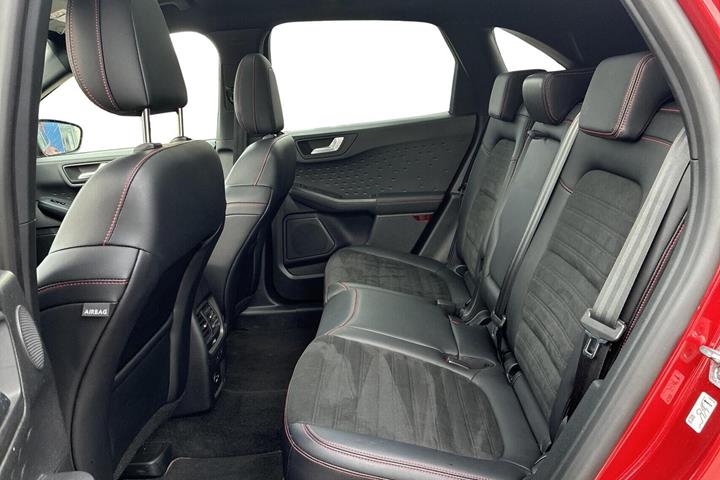 Rød Ford Kuga fra 2020