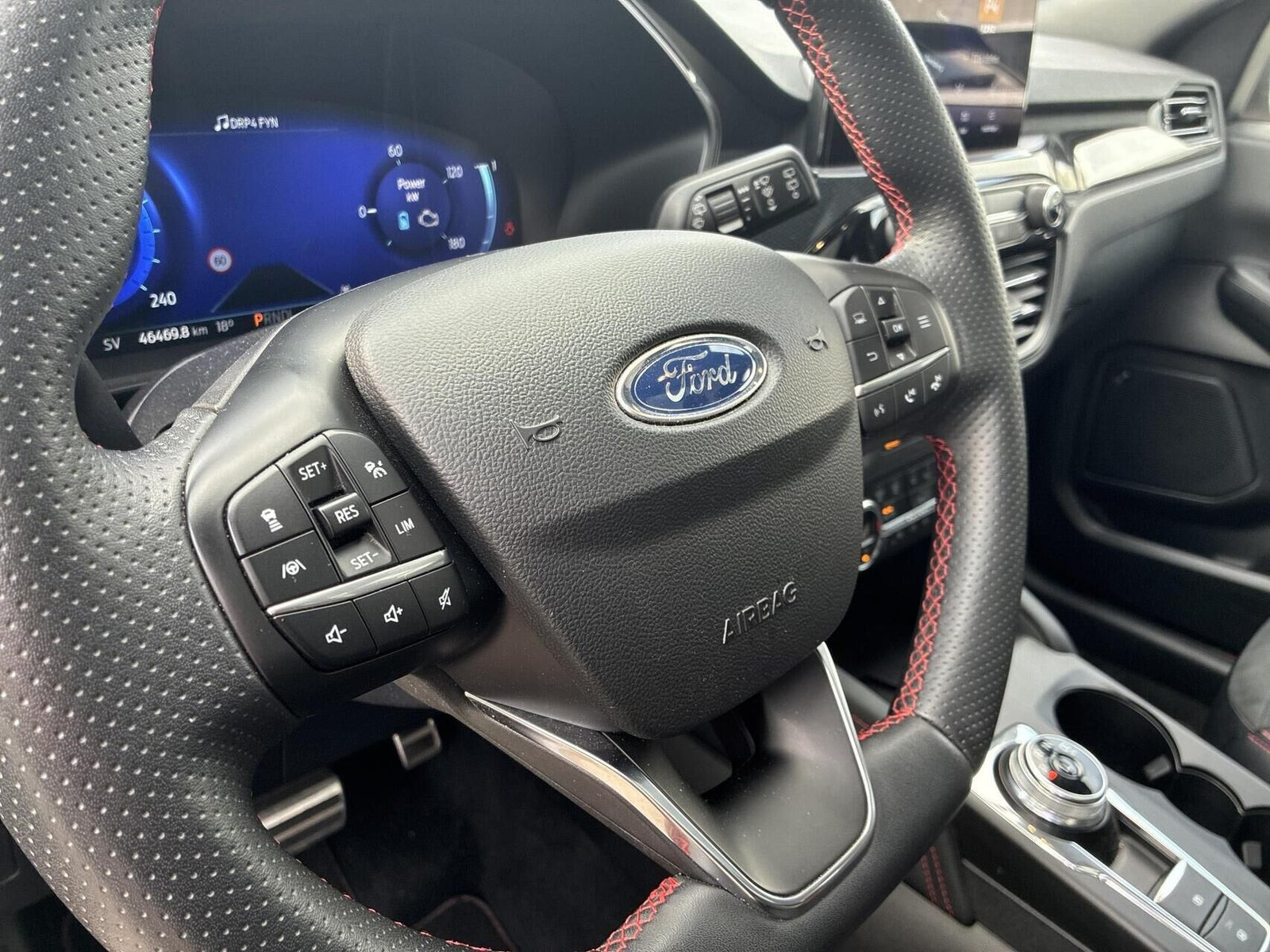 Rød Ford Kuga fra 2020