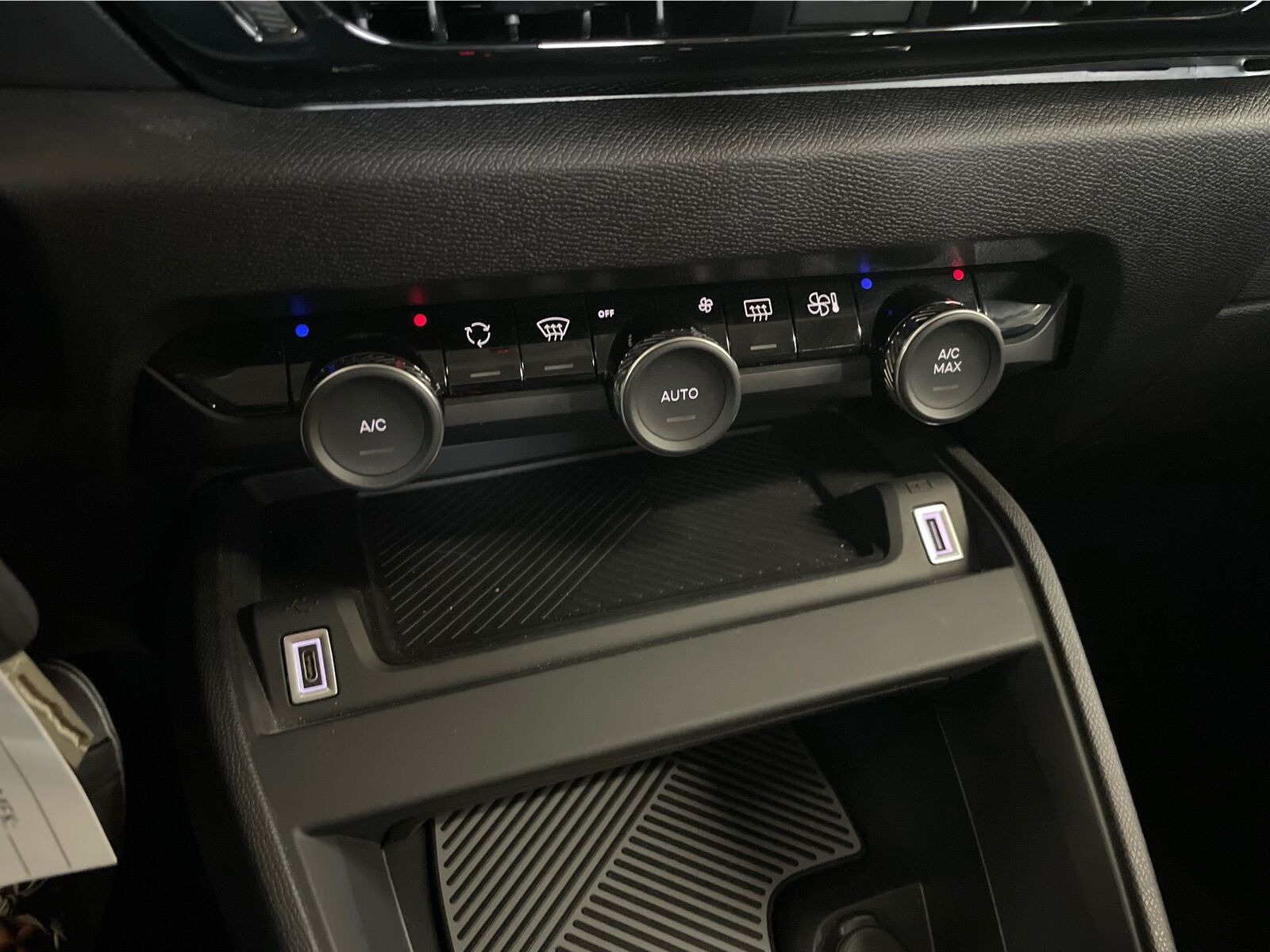 Sort Citroën ë-C4 X fra 2024
