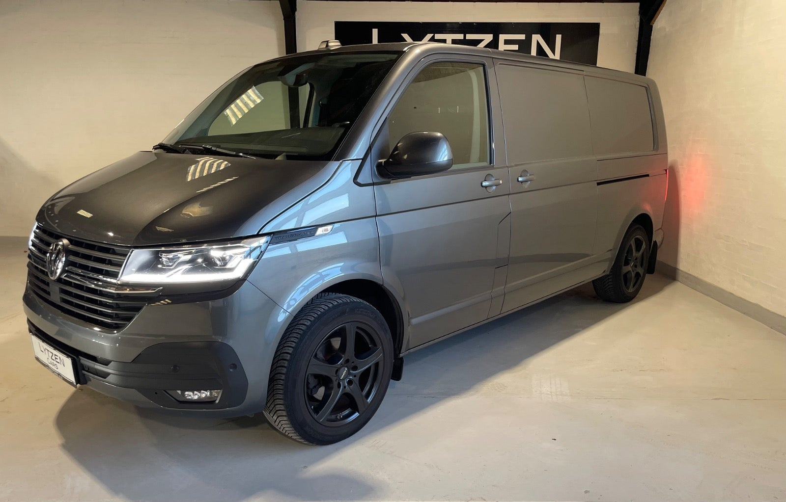VW Transporter 2,0 TDi 150 Kassevogn DSG lang