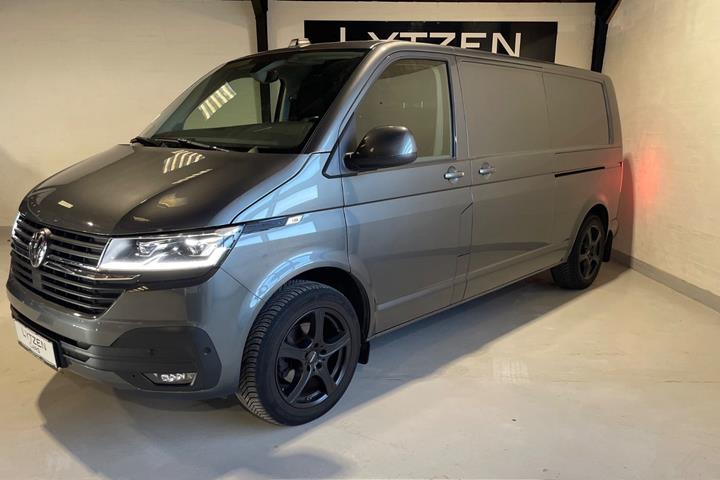 Grå VW Transporter fra 2020
