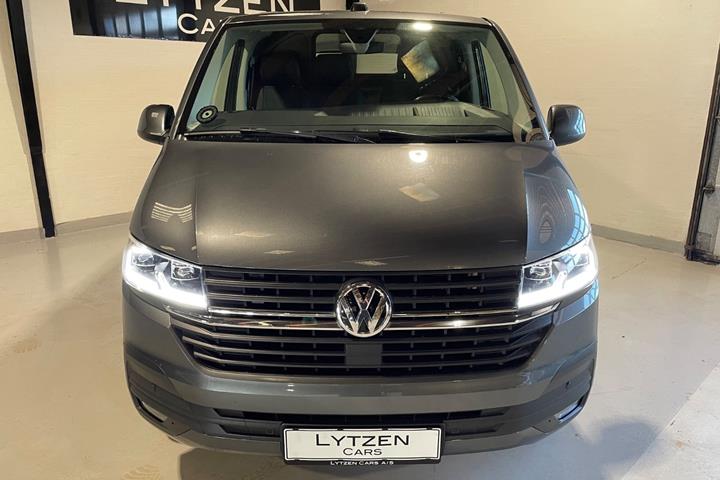 Grå VW Transporter fra 2020