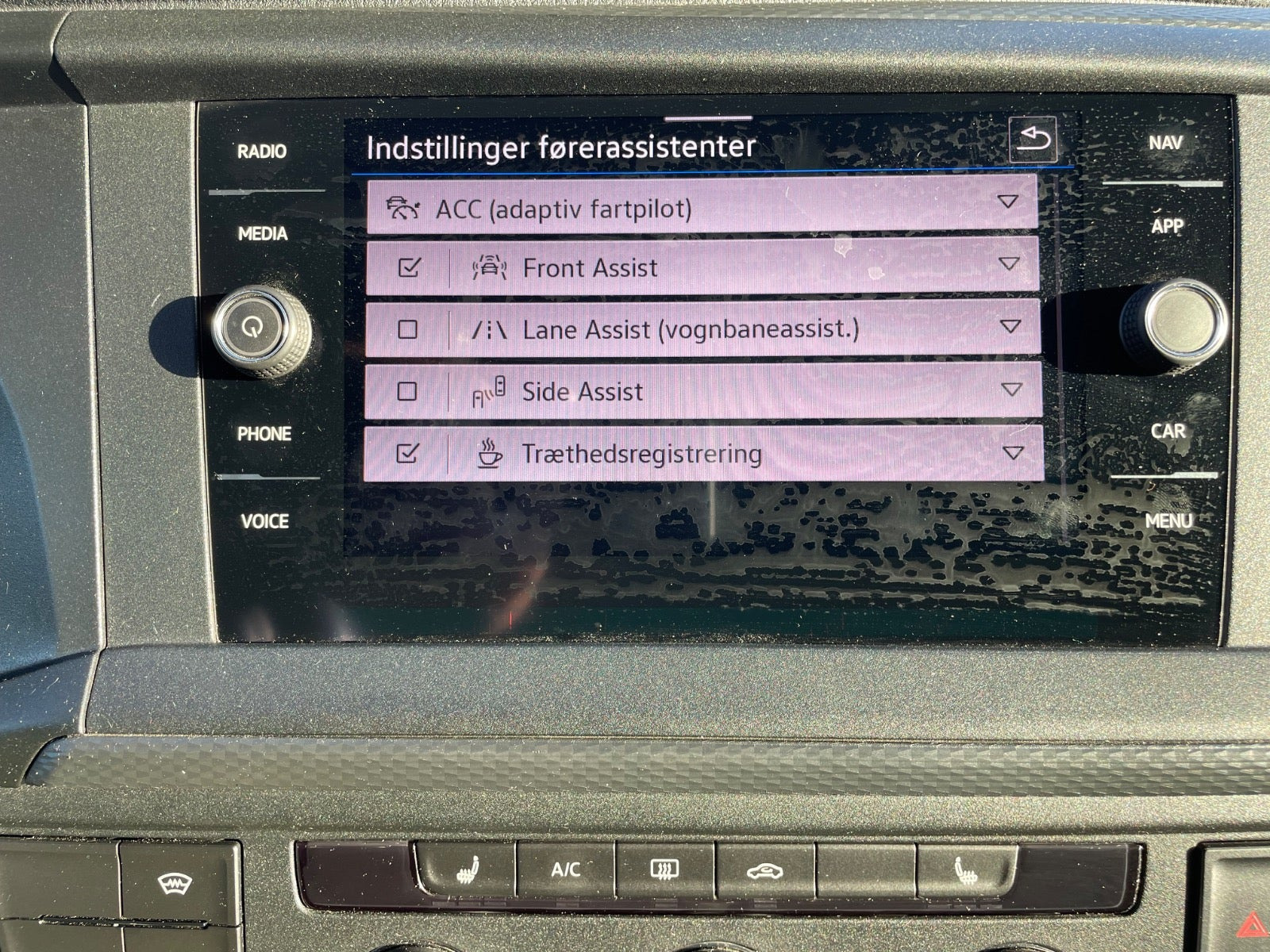 Grå VW Transporter fra 2020