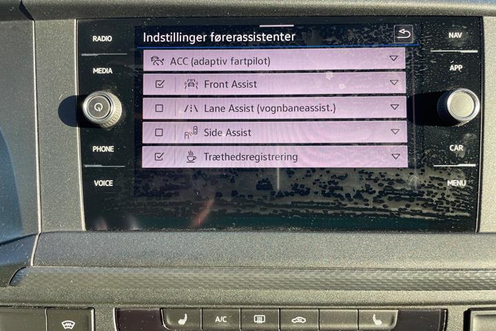 Grå VW Transporter fra 2020