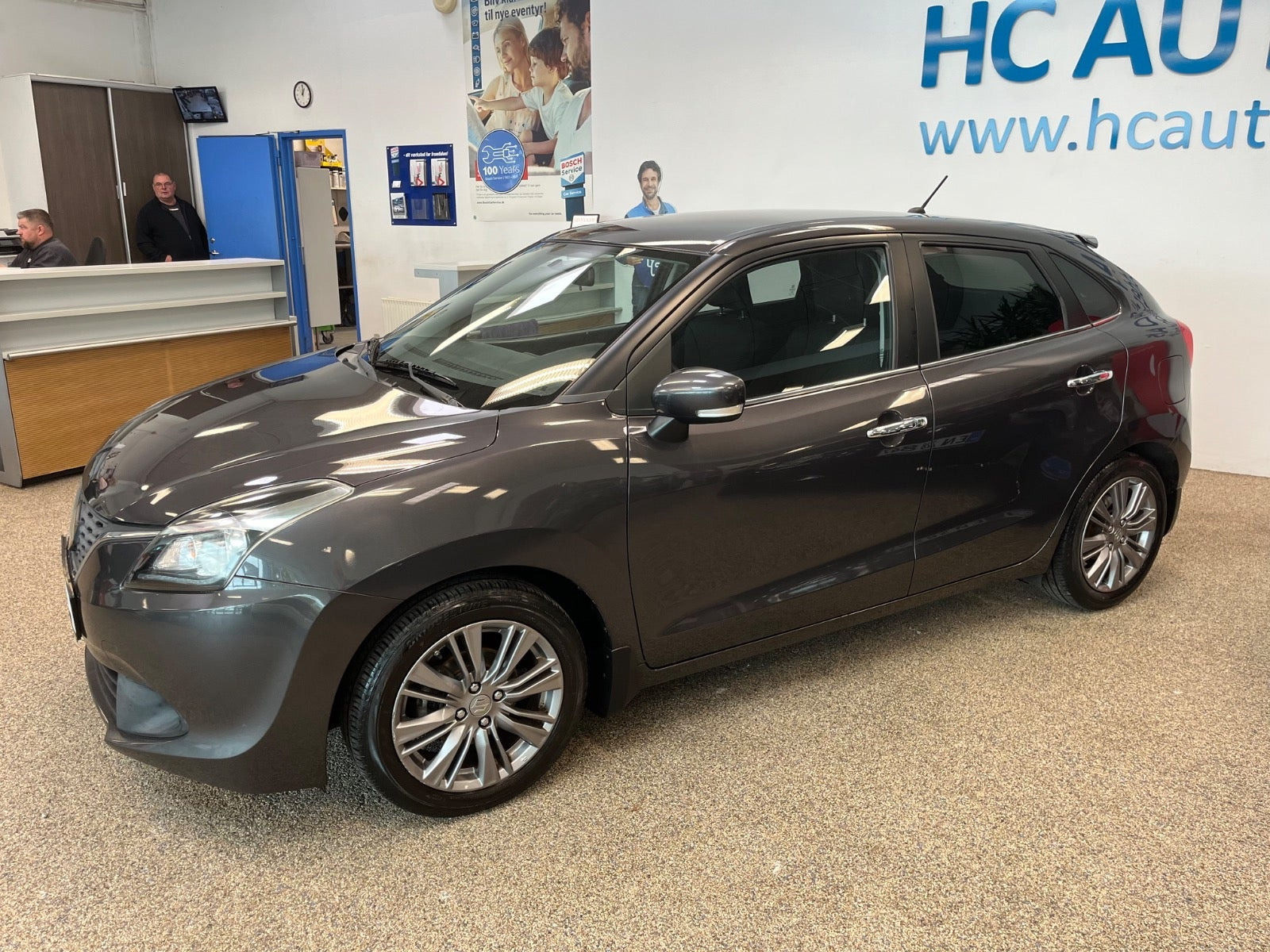 Grå Suzuki Baleno fra 2016