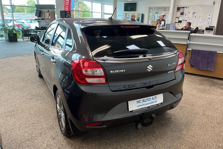 Grå Suzuki Baleno fra 2016