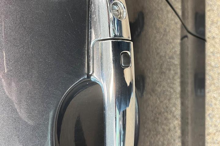 Grå Suzuki Baleno fra 2016
