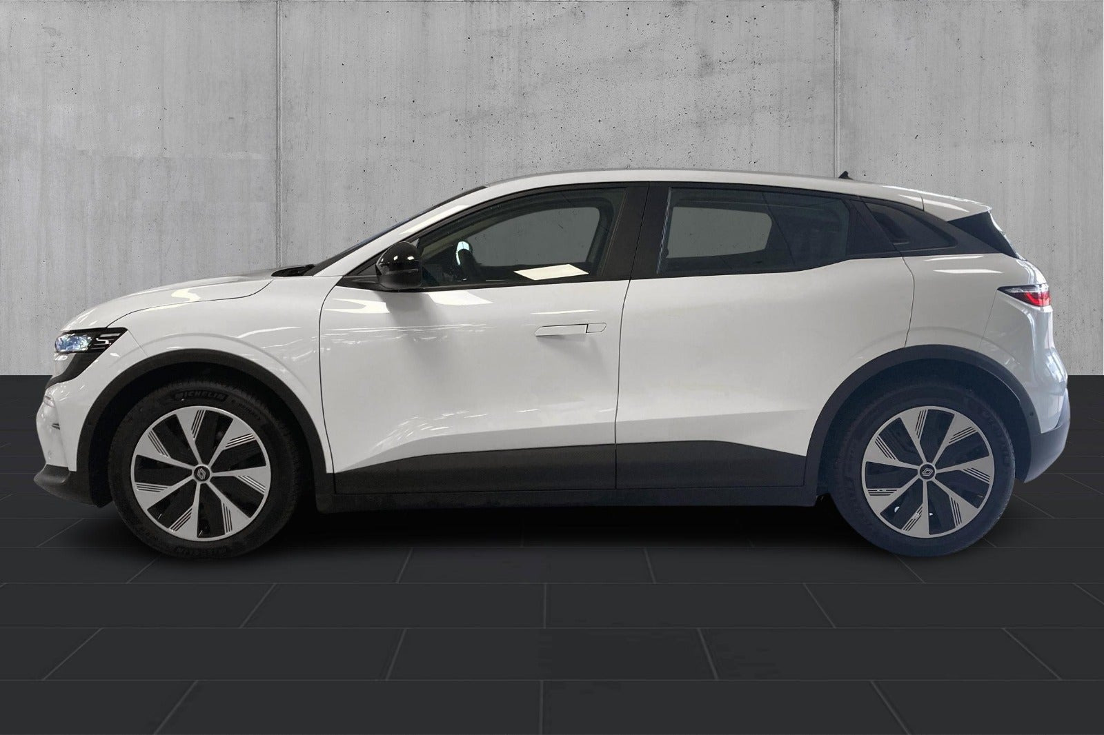 Hvid Renault Megane E-Tech fra 2023