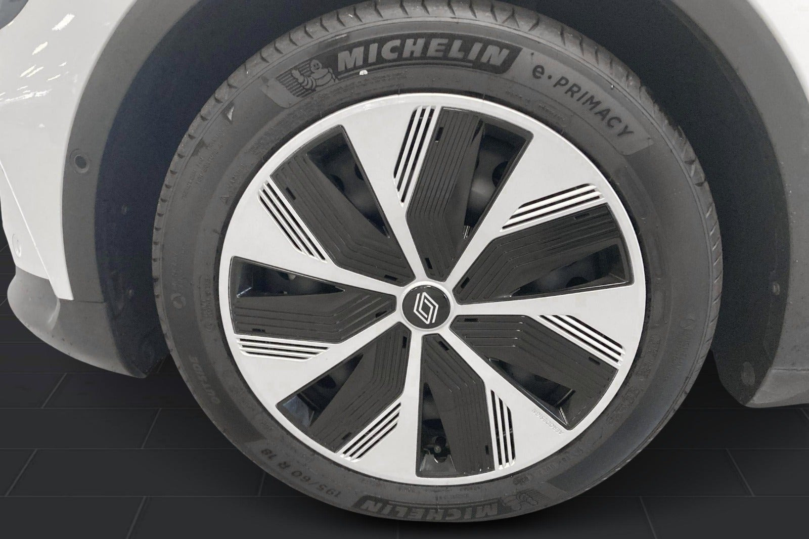 Hvid Renault Megane E-Tech fra 2023
