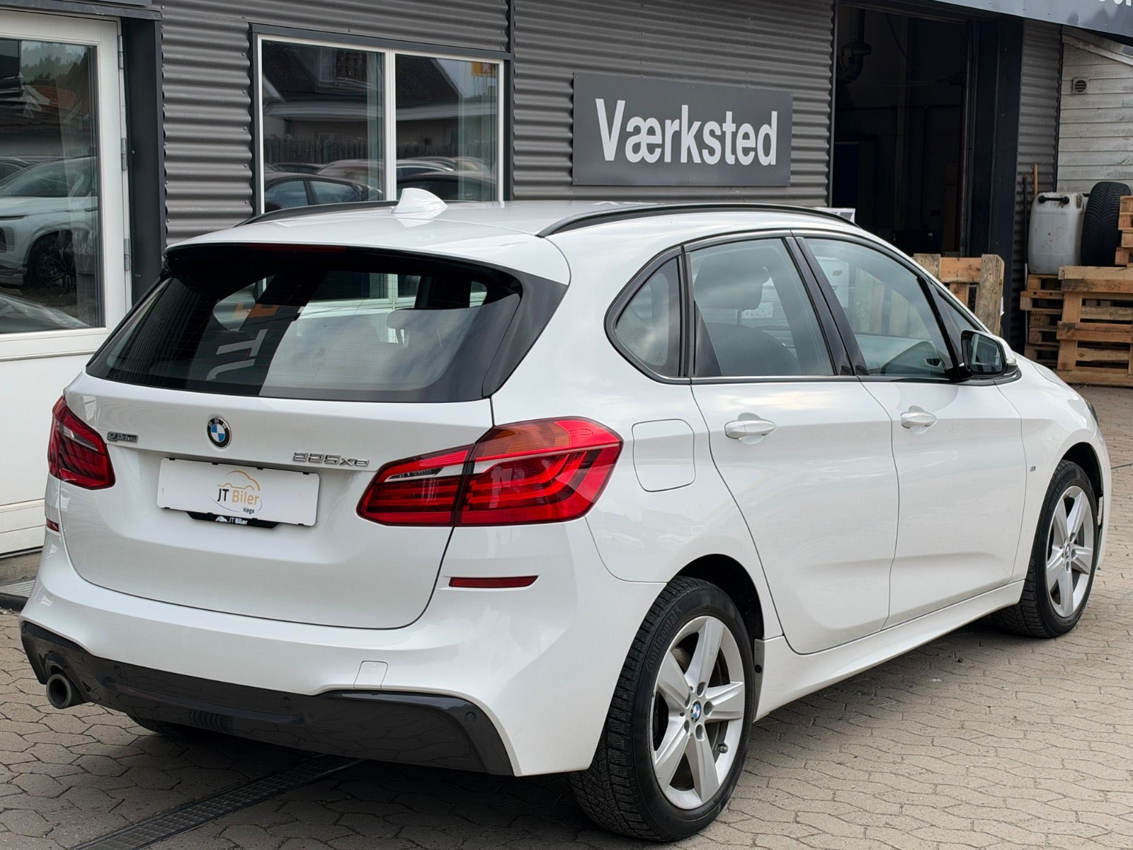 Hvid BMW 225xe fra 2019