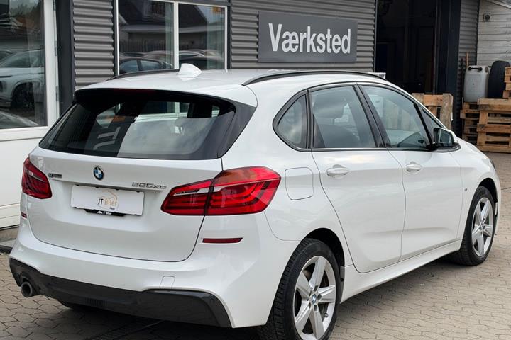 Hvid BMW 225xe fra 2019