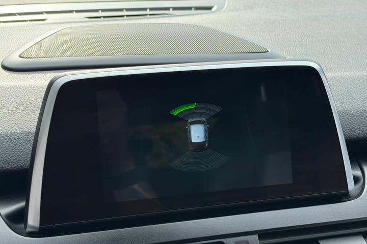 Hvid BMW 225xe fra 2019