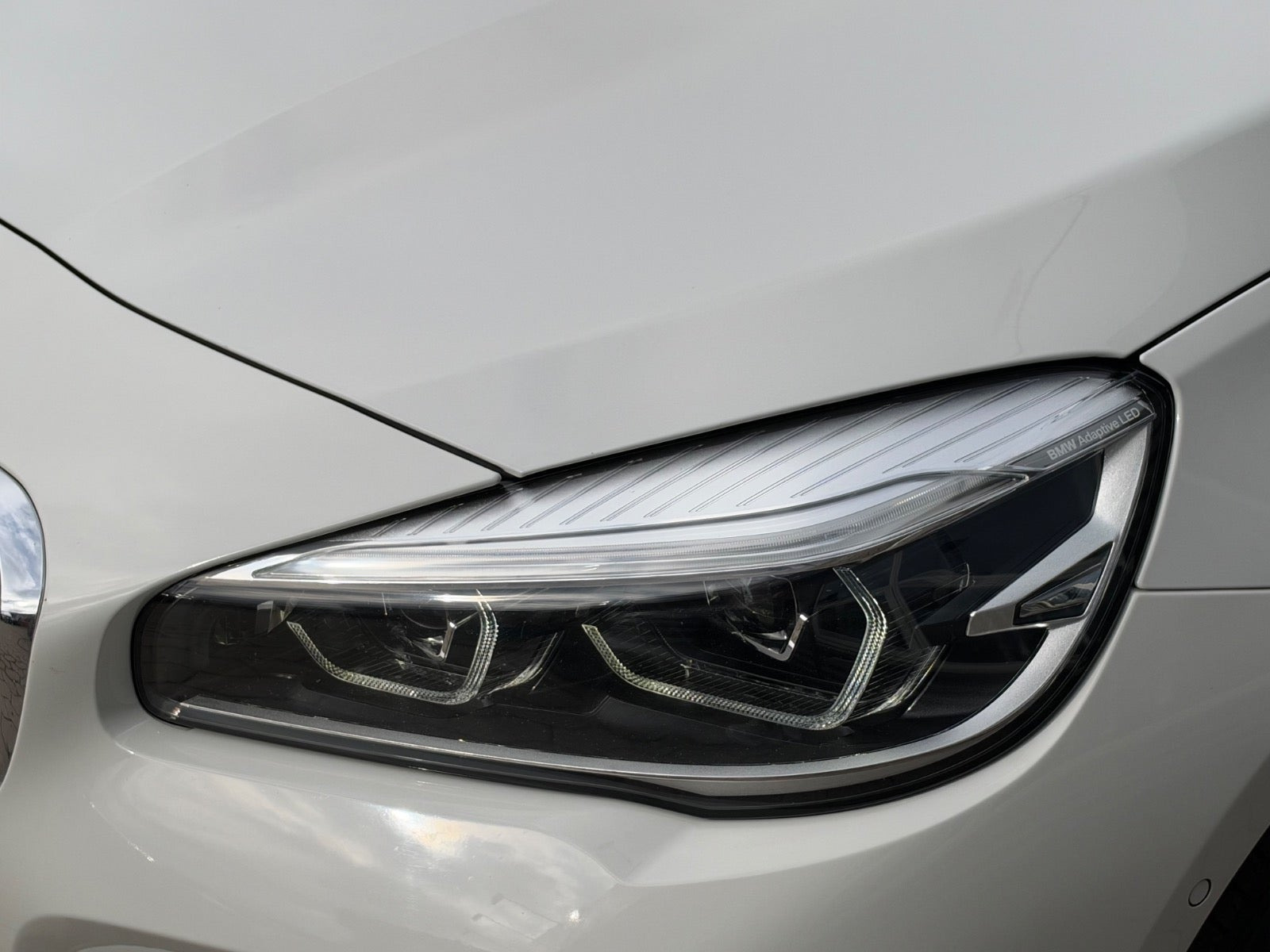 Hvid BMW 225xe fra 2019