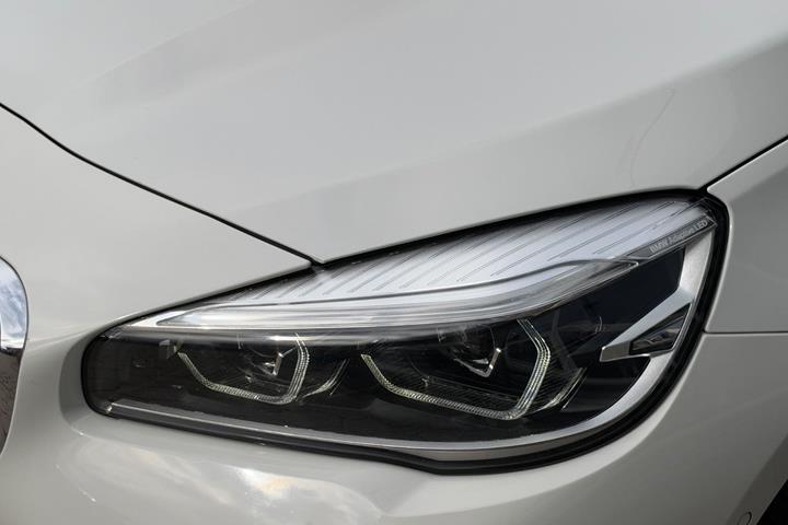 Hvid BMW 225xe fra 2019